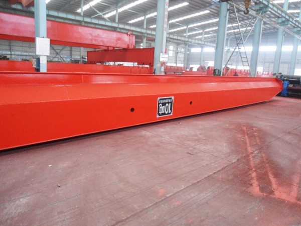 泰山起重生產(chǎn)現(xiàn)場(chǎng)-電動(dòng)單梁起重機(jī)主梁